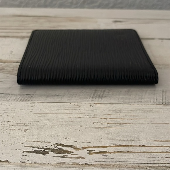 Louis Vuitton Black Epi Bifold Wallet. - Picture 3 of 11